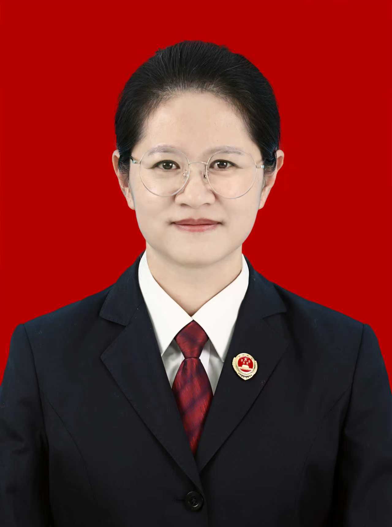 秦红红底证件照 (1).jpg 秦红红底证件照 (1).jpg