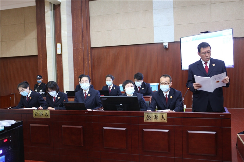 公诉人宣读起诉书